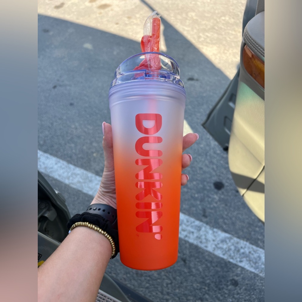 New Dunkin Summer 2024 Ombré Plastic Insulated Tumbler 24oz Iced Coffee